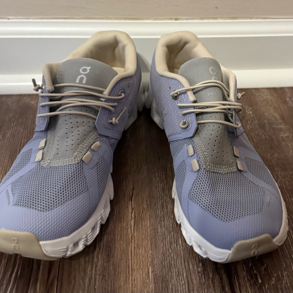 On Running lilac purple and cream Sneakers